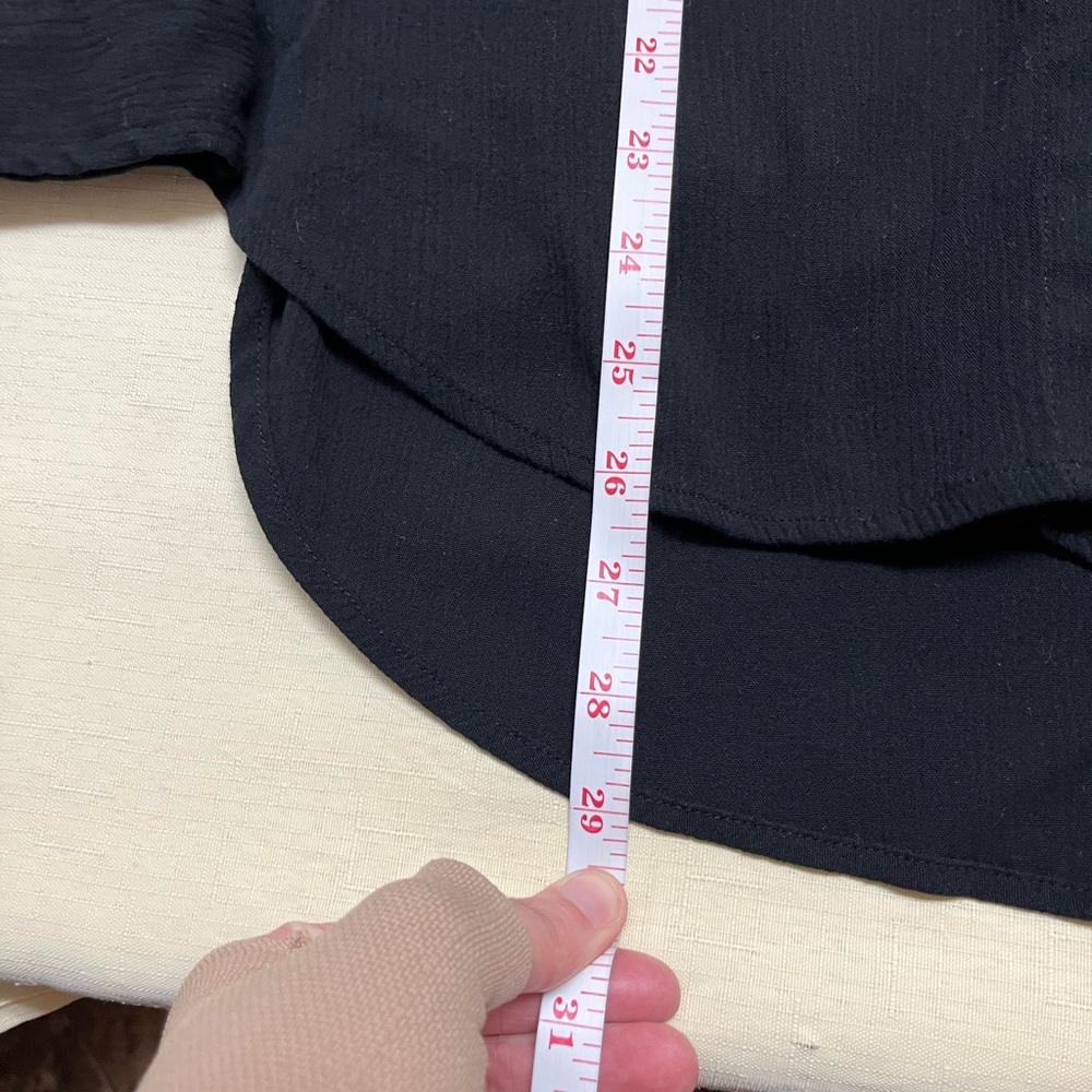 Torrid 1X black crinkle gauze button up - Picture 3 of 13